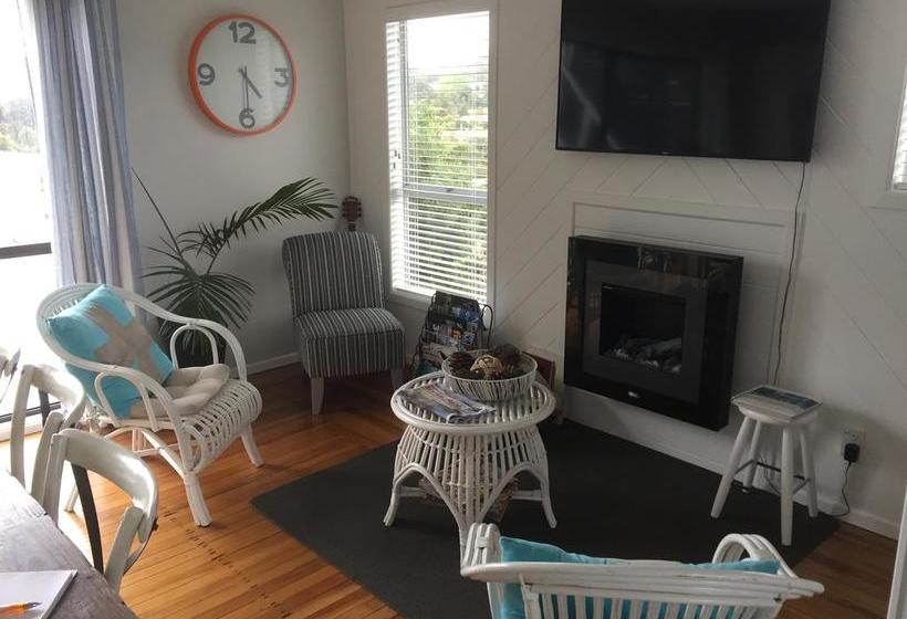 Bed and Breakfast Kiwi House Waiheke 2