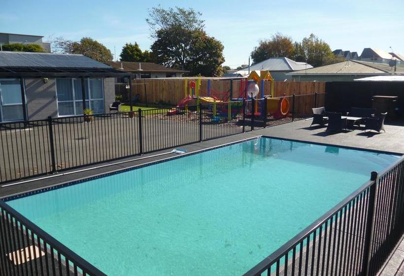 Cashel Court Motel 10