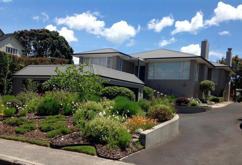 Bed and Breakfast Boutique On Briarley 6