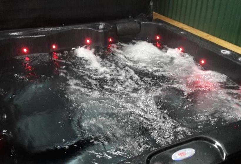 Sir Cedric S Fox Glacier Pod Hostel & Inn South Island