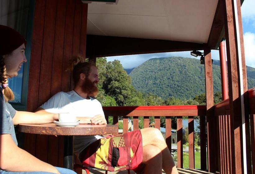 Sir Cedric S Fox Glacier Pod Hostel & Inn 11