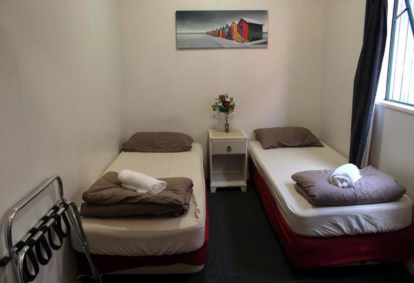 Sir Cedric S Fox Glacier Pod Hostel & Inn 13