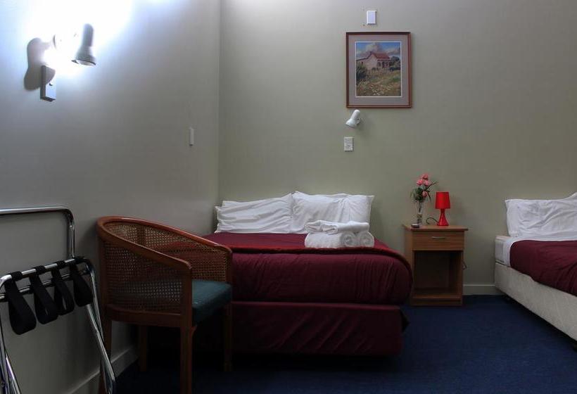 Sir Cedric S Fox Glacier Pod Hostel & Inn 15