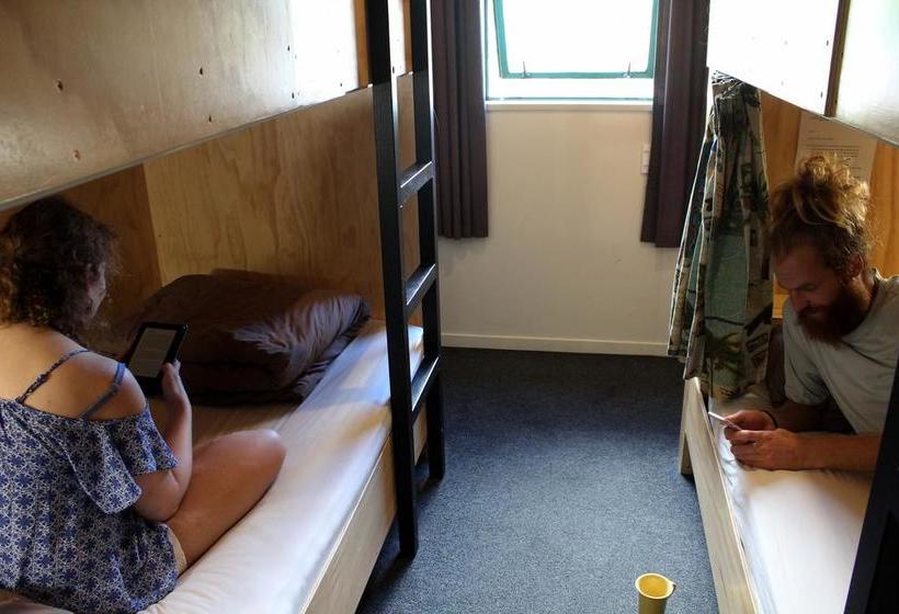 Sir Cedric S Fox Glacier Pod Hostel & Inn 16