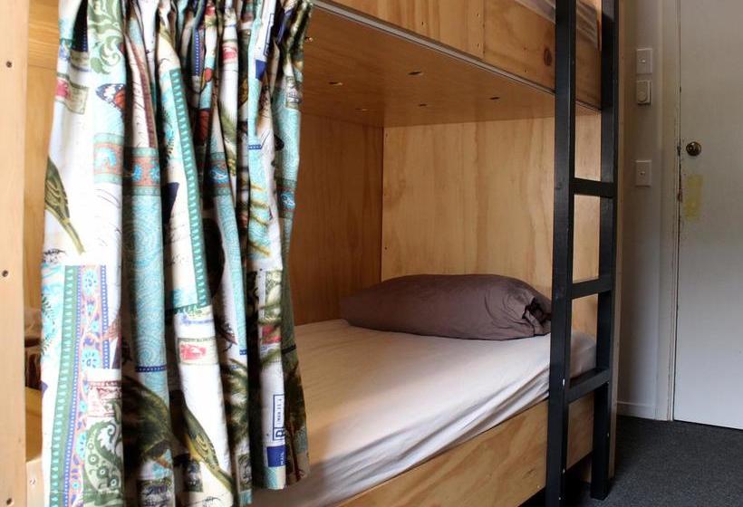 Sir Cedric S Fox Glacier Pod Hostel & Inn 17