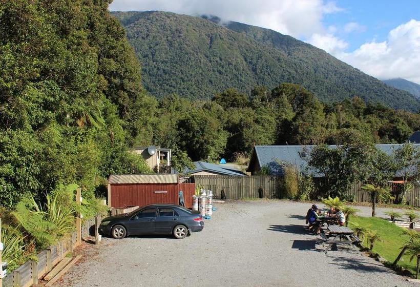 Sir Cedric S Fox Glacier Pod Hostel & Inn 3