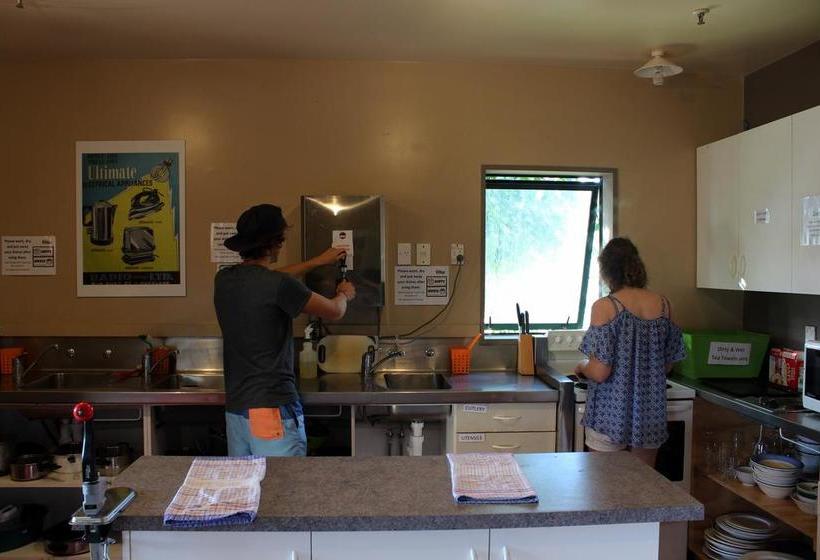 Sir Cedric S Fox Glacier Pod Hostel & Inn 7