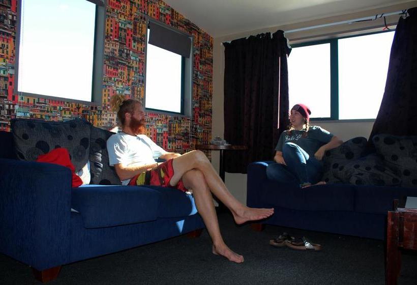 Sir Cedric S Fox Glacier Pod Hostel & Inn 9