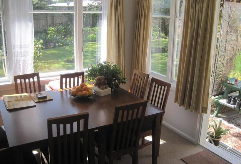 Hostel Canterbury House Backpackers 10