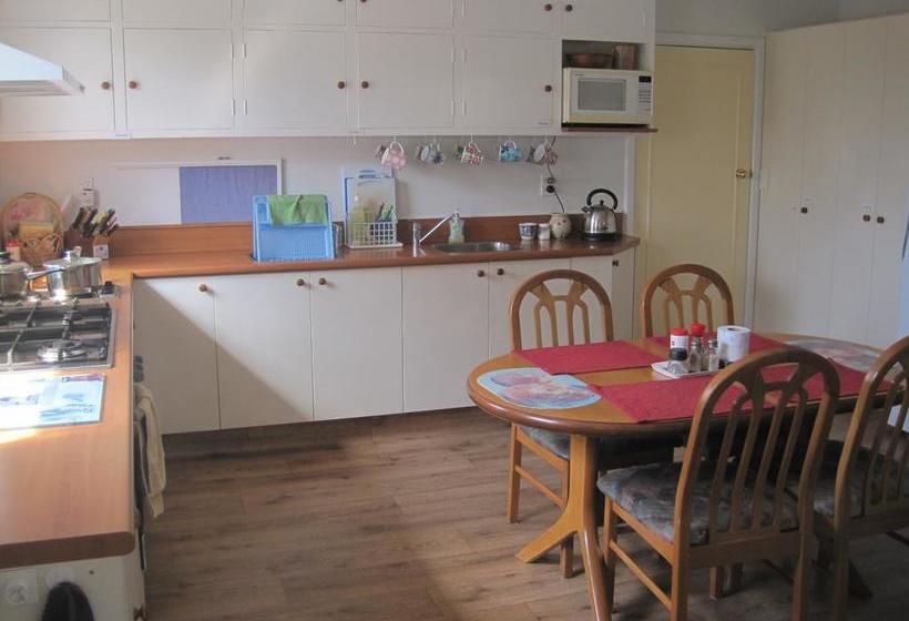 Hostel Canterbury House Backpackers 9