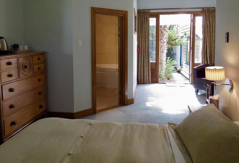 Shady Rest Bed & Breakfast 14