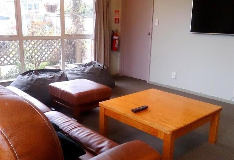 Kiwi House Hostel 19