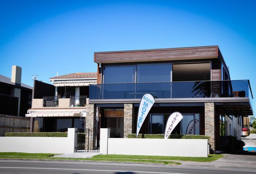 Aqua Beachfront Motel 1