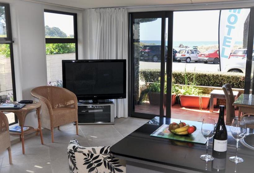 Aqua Beachfront Motel 12