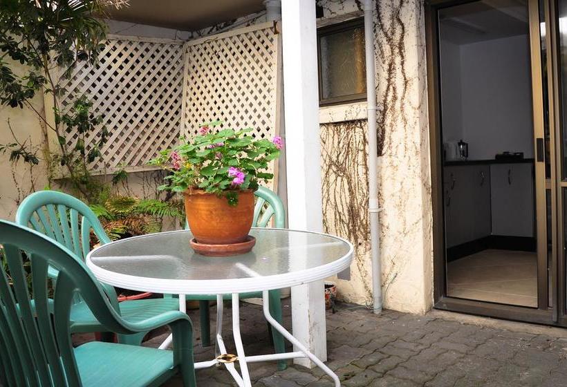 Aqua Beachfront Motel 18