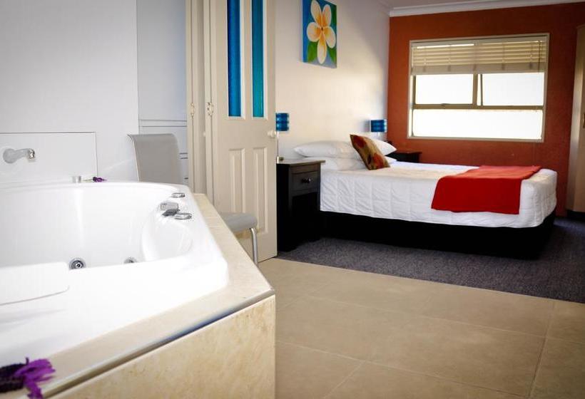 Aqua Beachfront Motel 20