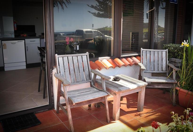 Aqua Beachfront Motel 5