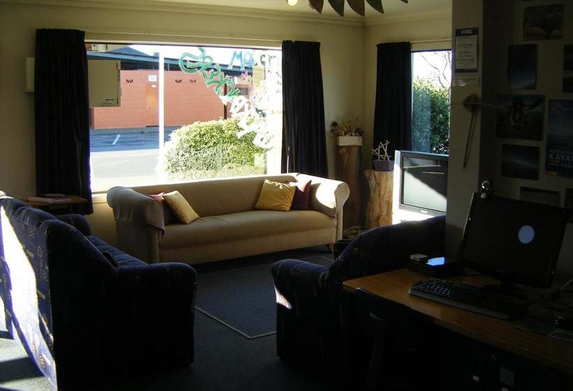 Hostel Hat Trick Lodge 7