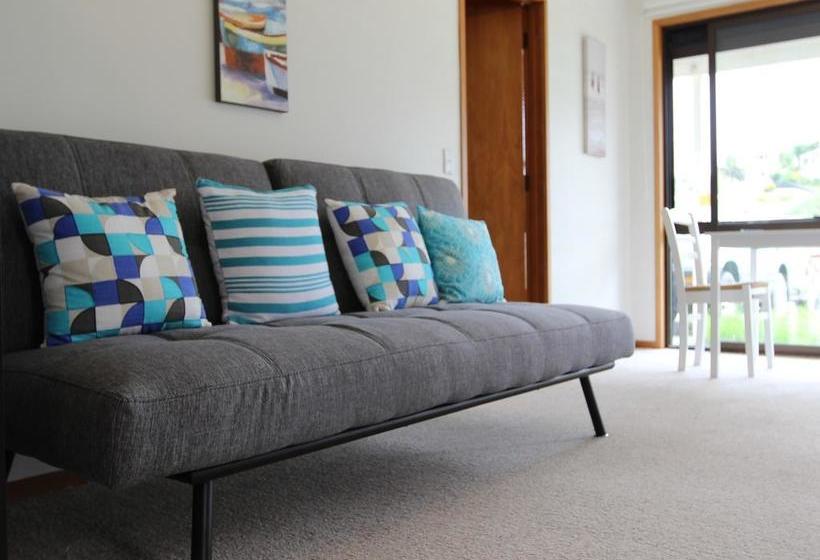 Bed and Breakfast Genevieve S On Du Fresne 10