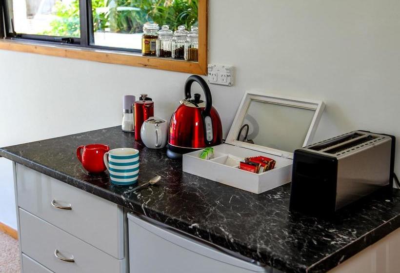 Bed and Breakfast Genevieve S On Du Fresne 5