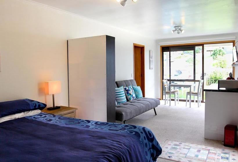 Bed and Breakfast Genevieve S On Du Fresne 7