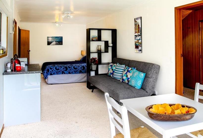 Bed and Breakfast Genevieve S On Du Fresne 8