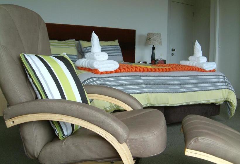 Bed and Breakfast Baywaterviews 4