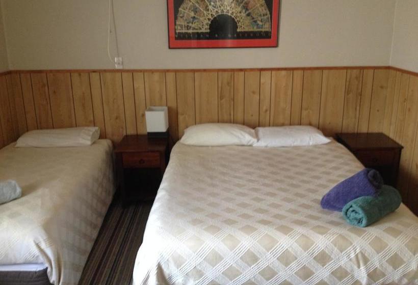 Hostel Bradshaws Travel Lodge 6