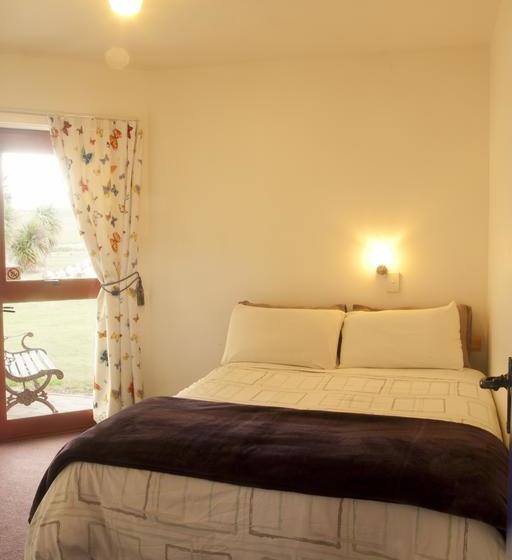 Hostel Old Bones Lodge 11