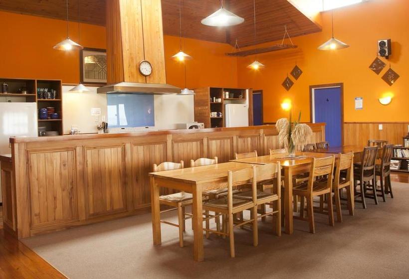 Hostel Old Bones Lodge 2