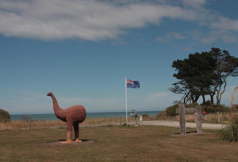 Hostel Old Bones Lodge 6