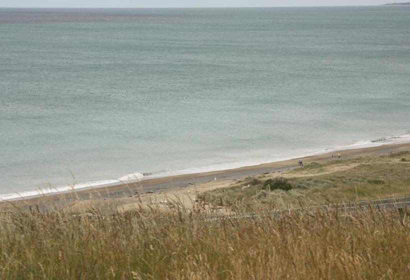 Hostel Old Bones Lodge 8