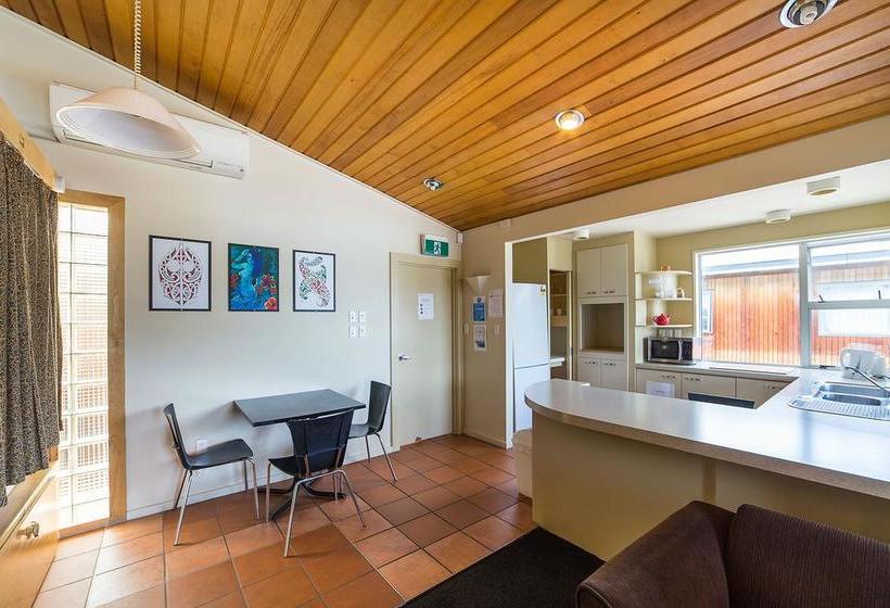 Sir Cedrics Tahuna Pod Hostel 10