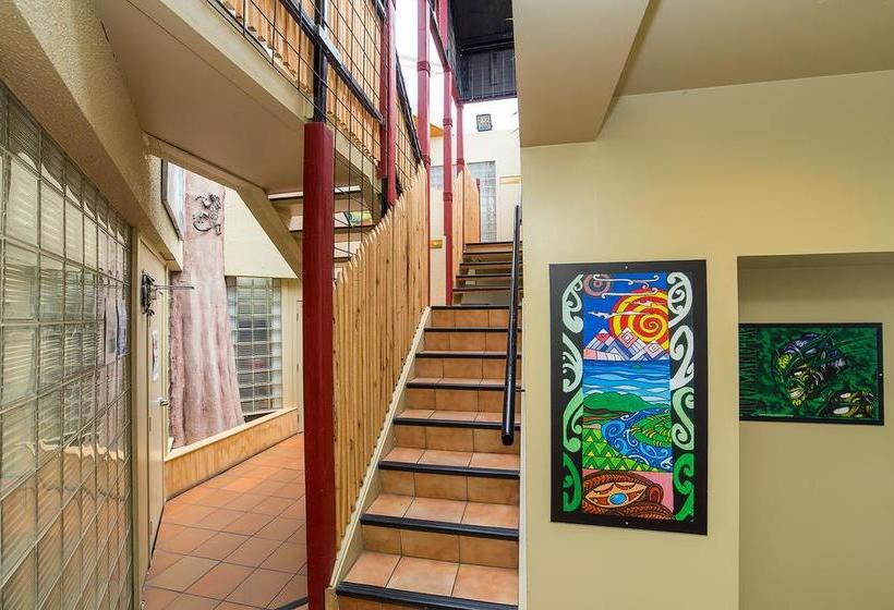 Sir Cedrics Tahuna Pod Hostel 17