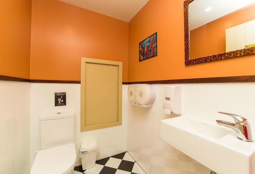 Sir Cedrics Tahuna Pod Hostel 5