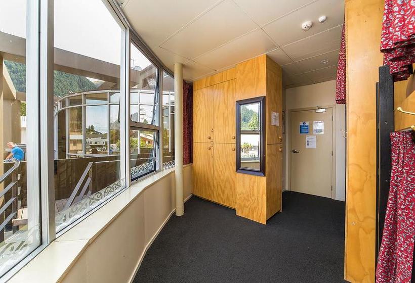 Sir Cedrics Tahuna Pod Hostel 6