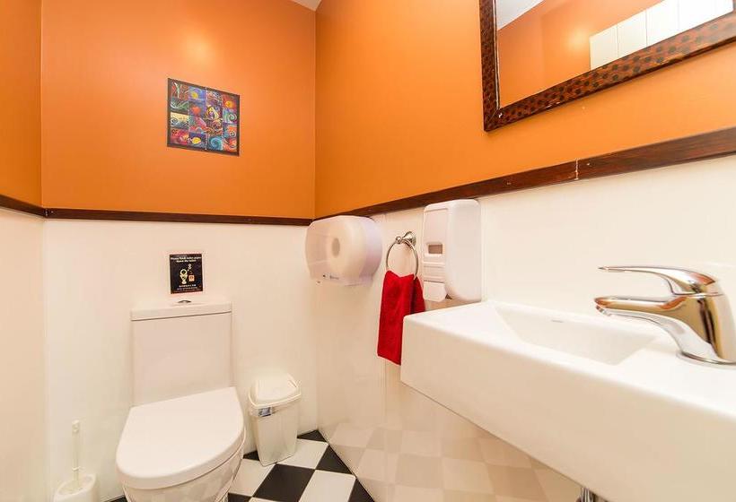 Sir Cedrics Tahuna Pod Hostel 9