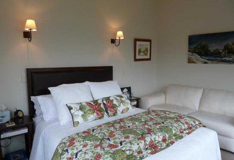 L Abri Bed And Breakfast 12