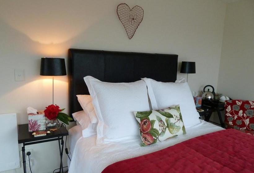 L Abri Bed And Breakfast 7