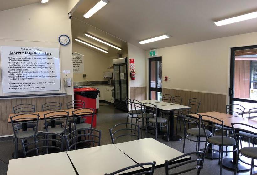 Hostel Lakefront Lodge Backpackers 3