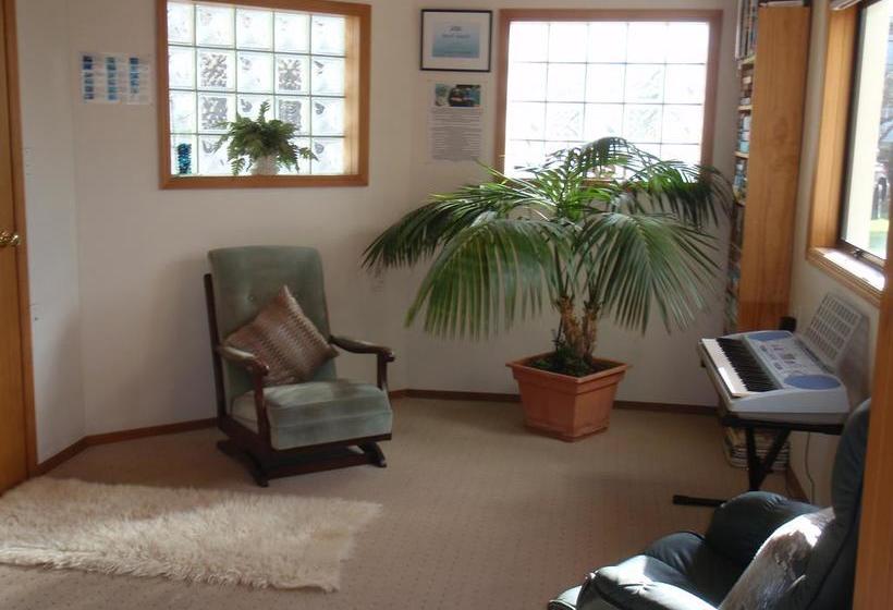 Absolute Beachview B & B 8