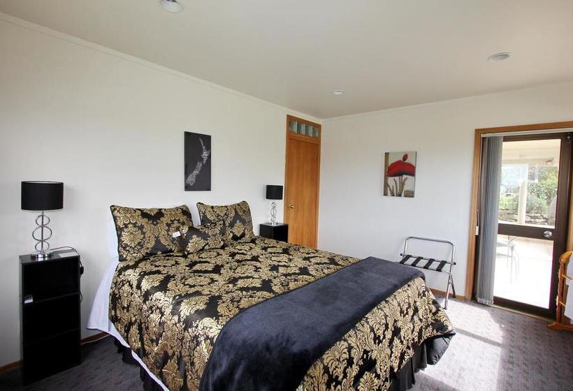 Absolute Beachview B & B 9