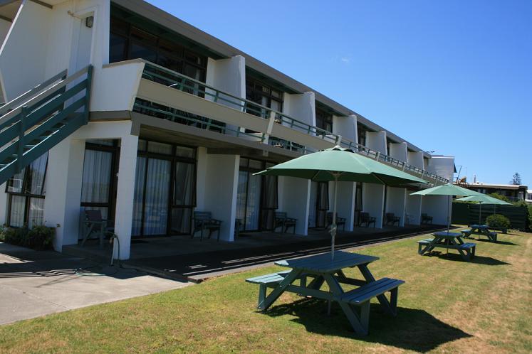 Whispering Sands Beachfront Motel 13