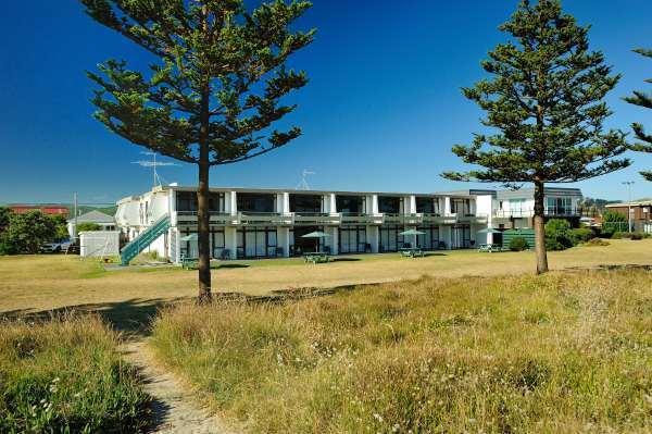 Whispering Sands Beachfront Motel 14