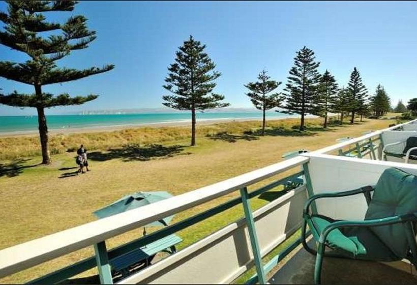 Whispering Sands Beachfront Motel 5