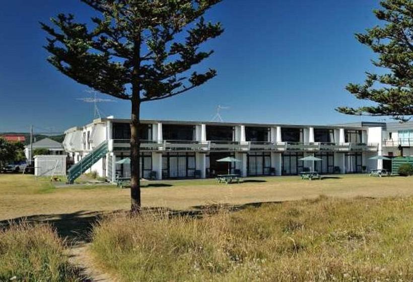 Whispering Sands Beachfront Motel 7