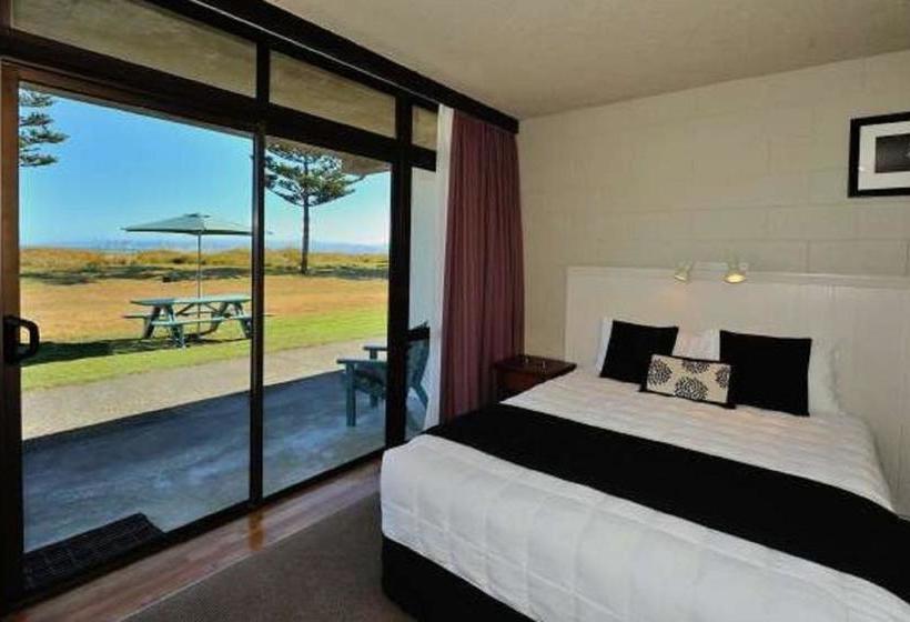 Whispering Sands Beachfront Motel 8