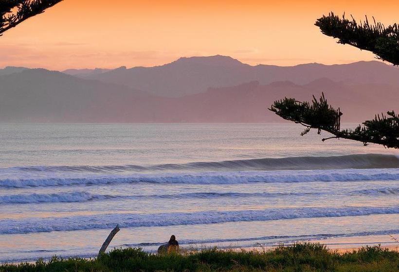 Whispering Sands Beachfront Motel 9