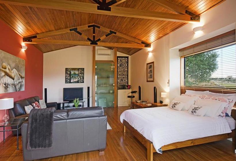 Mapua Hills Bed And Breakfast 12