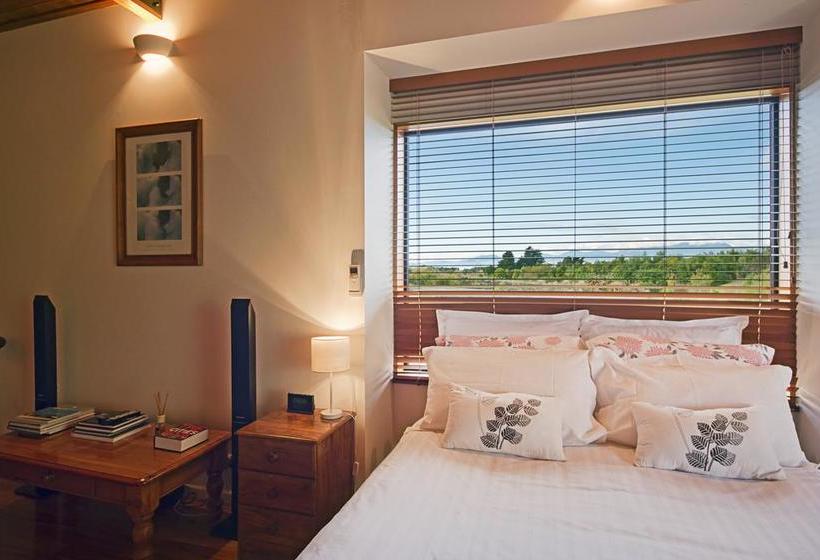 Mapua Hills Bed And Breakfast 13